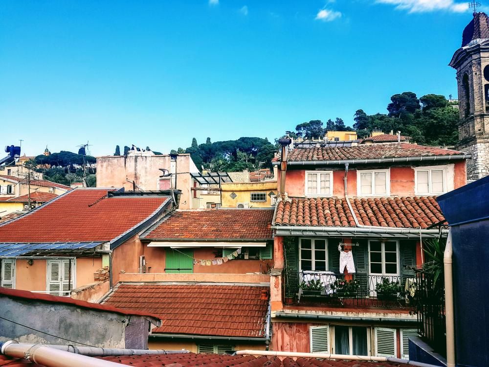 Vue studio avec velux sur le toit Nice