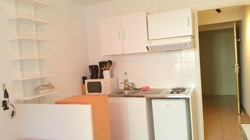 Kitchenette dans studio meublé Digne les bains